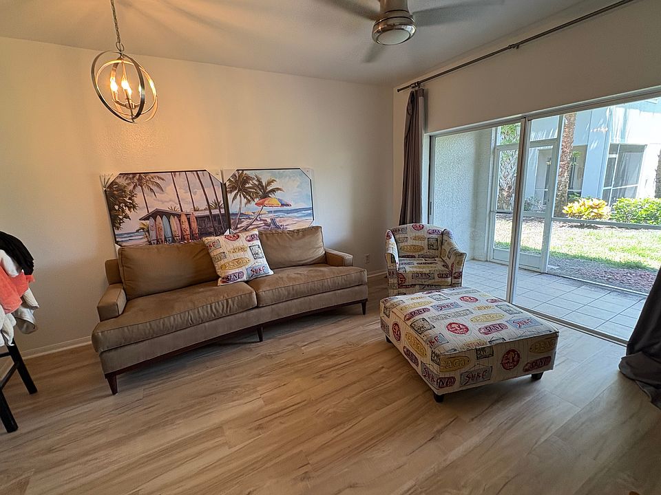 1st image of 10039 Poppy Hill Dr #1