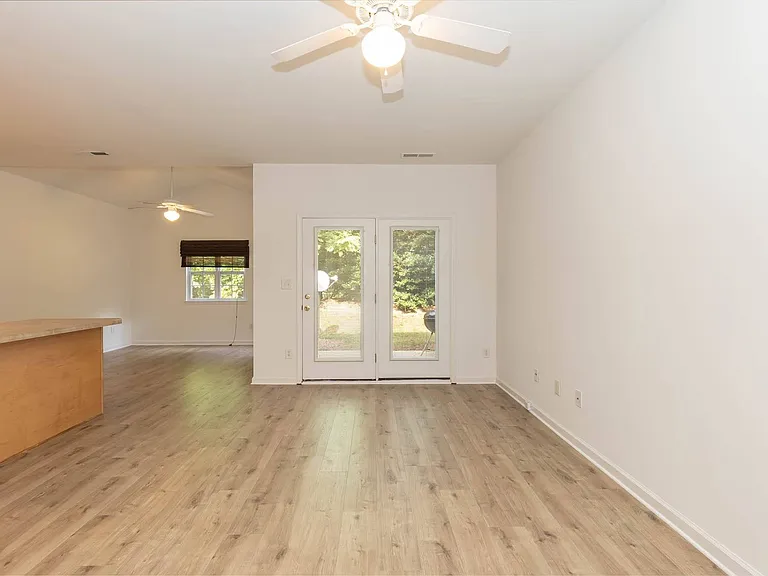 295 Plaza Dr #E — Photo 11