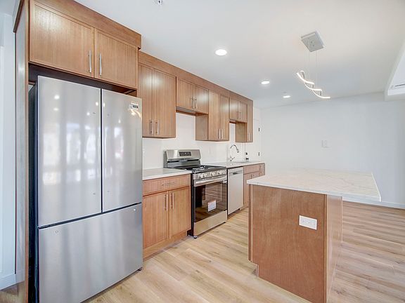 2nd image of 290 Leslie St #2