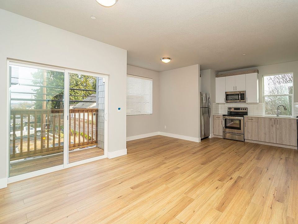 1st image of 436 NE Stafford St #10