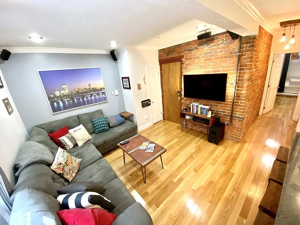 1 bed, 9999 sqft, $2,700 — Photo 3