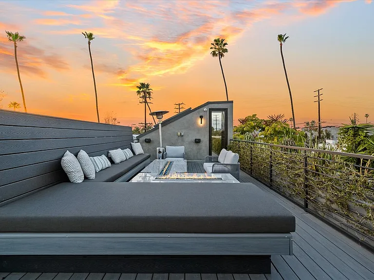 840 California Ave — Photo 29