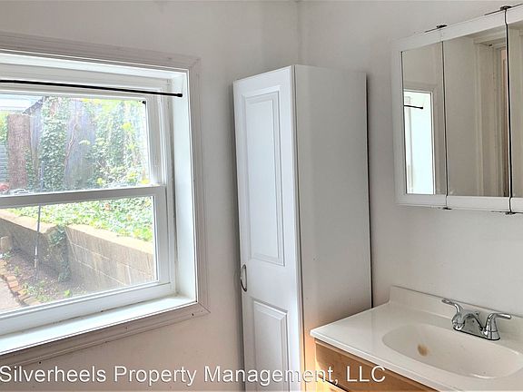 5th image of 616 Warren St