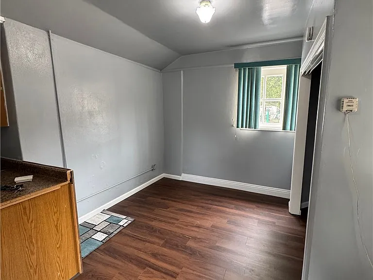 23335 Crestline Rd — Photo 6