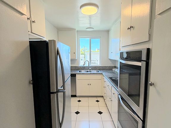 3rd image of 144 S Doheny Dr #2603