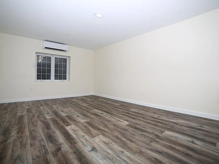 111 Glenwood Avenue — Photo 7