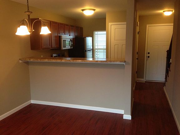 3rd image of 526 Nepute St #10