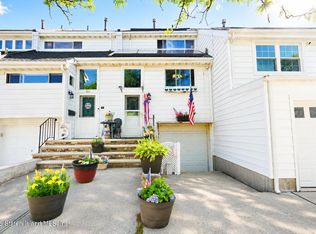 115 Forest Grn, Staten Island, NY 10312