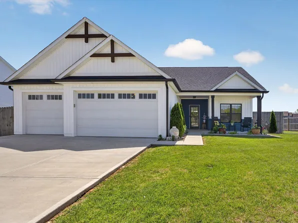 634 E Benjamin St, Ellettsville, IN 47429