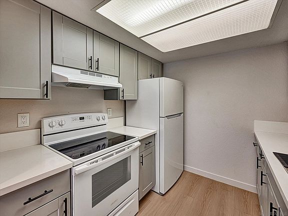3rd image of 234 W Kalmia St