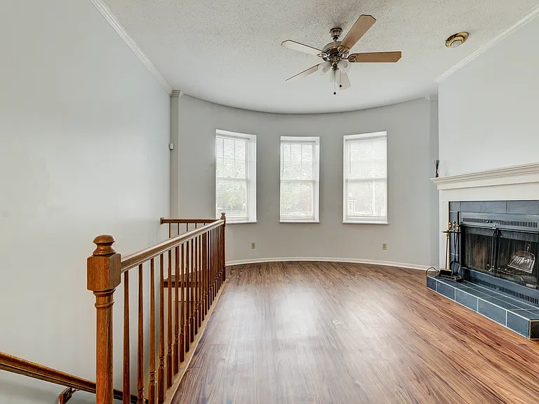 4319 Lindell Blvd #D — Photo 8