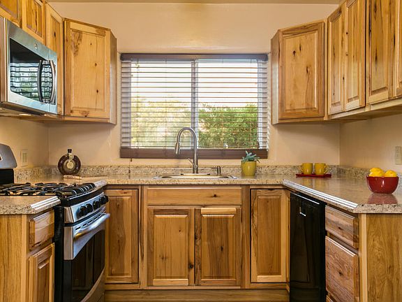 5th image of 7608 Leah Dr NE
