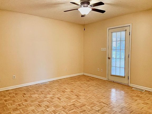 5th image of 100 Devin Close Ct