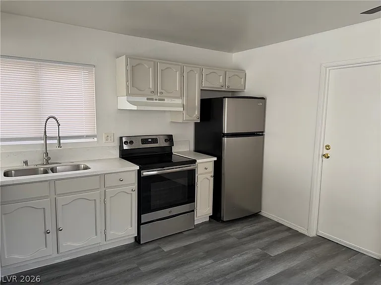 5206 Golden Ln #B — Photo 9
