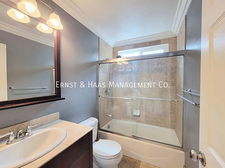 421 W 6th St #103 — Photo 18