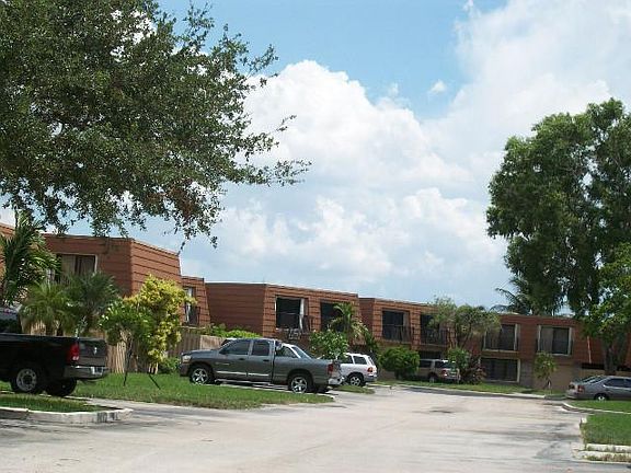 4th image of 1420 W Harmony Lake Cir
