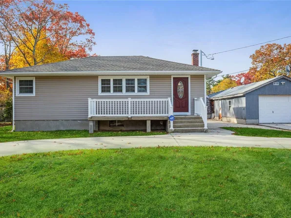 26 Starling Place, Farmingville, NY 11738