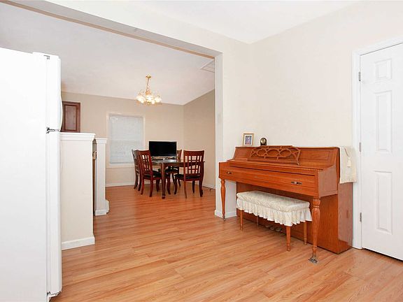 3rd image of 89 Wilson Ave