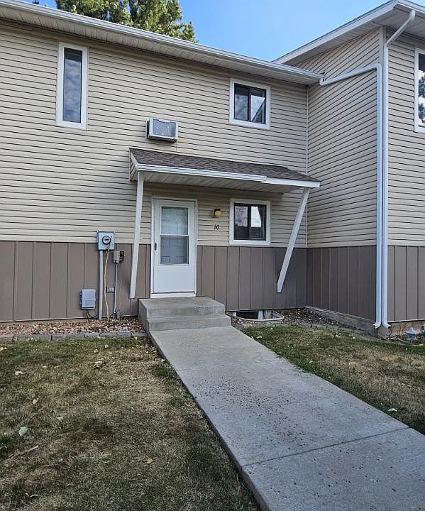 3285 Canyon Dr #10