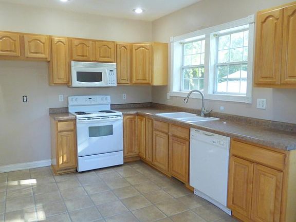 2nd image of 402 Oak St