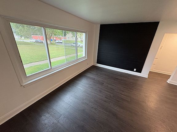 4th image of 248-254 Parkview Blvd #252