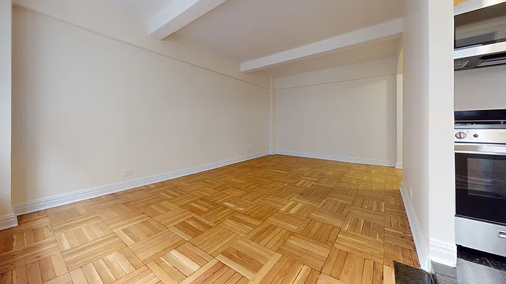 Rented by Bond New York | media 5