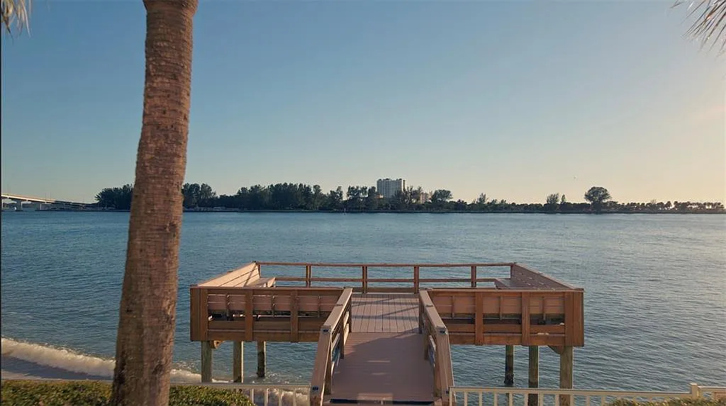 1 bed, 1.5 bath, 1111 sqft, $2,000 — Photo 3