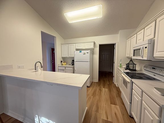 3rd image of 24608 Tarpon Ln