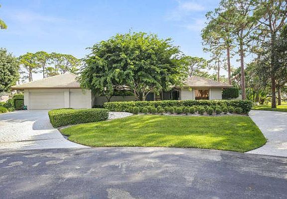 Home For Sale In Seagate Country Club