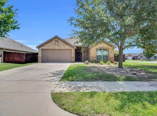 100 Buckingham Dr, Waxahachie, TX 75165