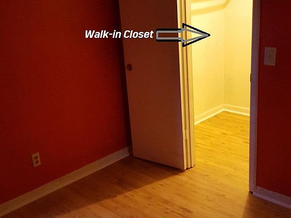 Walk-in closet in bed room