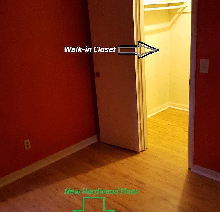 Walk-in closet in bed room