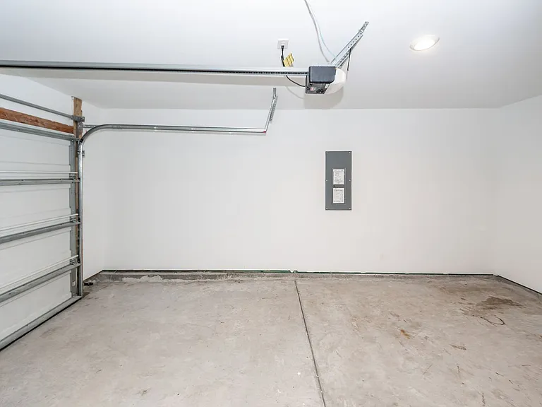 715 Hilchot Dr — Photo 26