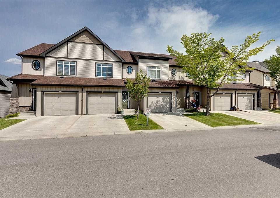 1st image of 72 W Copperpond Lndg SE