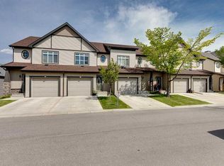 72 W Copperpond Lndg SE, Calgary, AB T2Z 1G6