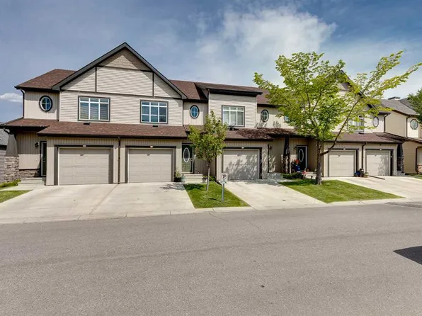 72 W Copperpond Lndg SE, Calgary, AB T2Z 1G6