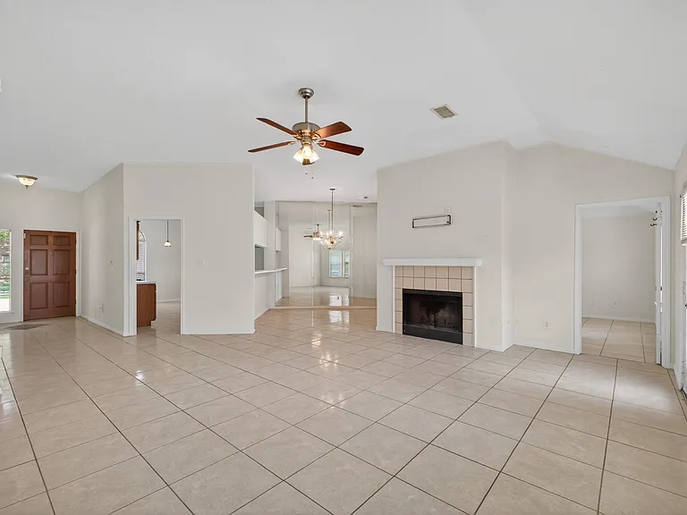 19635 Vernier Woods Ln — Photo 2