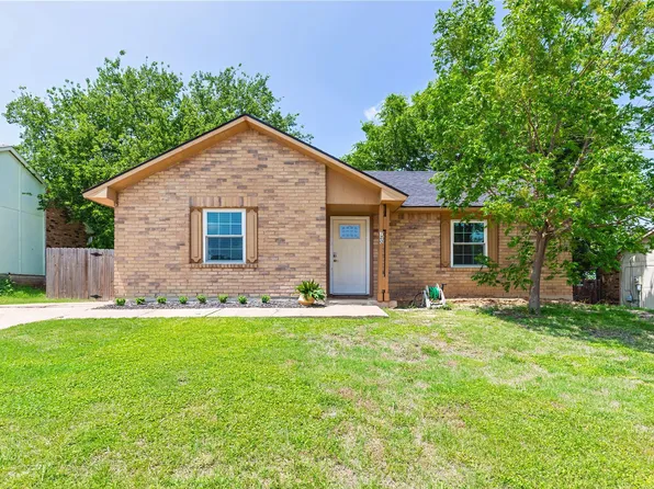 720 Sandstone Dr, Fort Worth, TX 76120