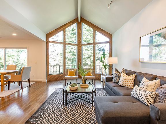 3rd image of 215 Lower Evergreen Dr