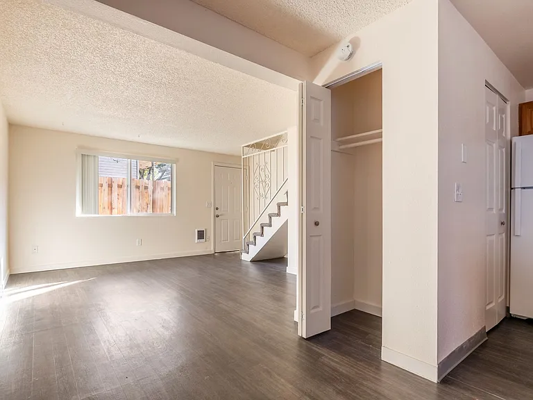 Manchester Square Apartments — Photo 18