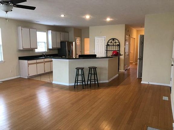 4th image of 2803 E Ocean View Ave