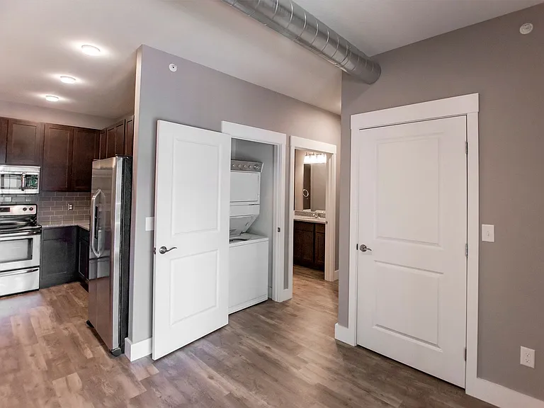 408 S Prairie St — Photo 22