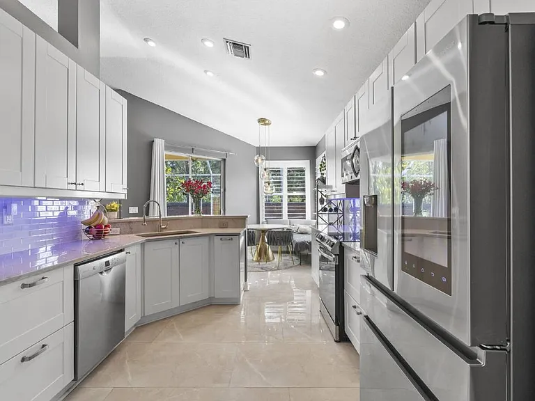 10602 Rochester Way — Photo 9
