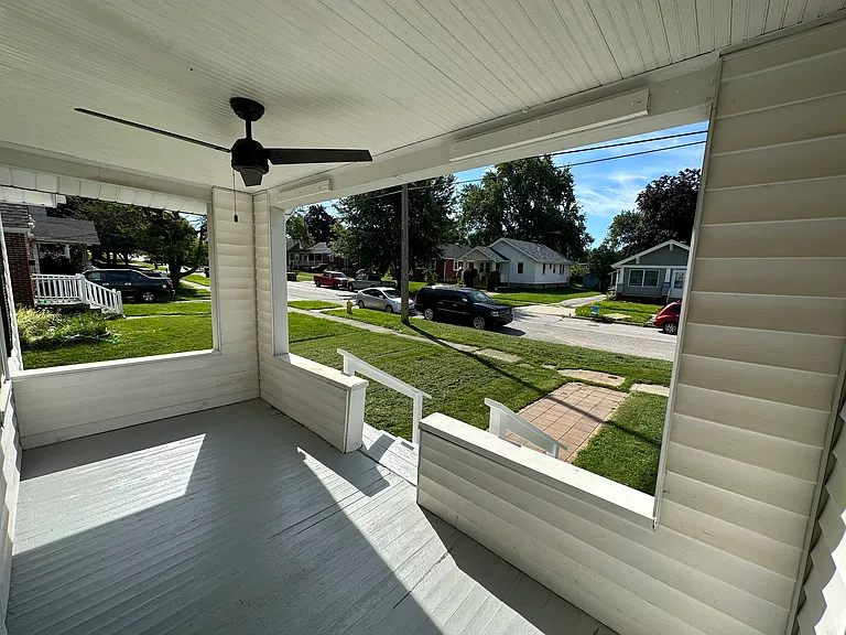 554 Bond Ave — Photo 3