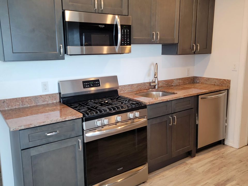 1st image of 46 Island Park Pl #B