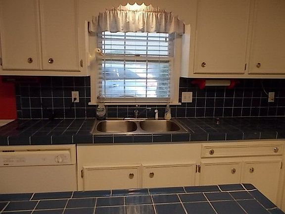 5th image of 560 Gaylo Dr