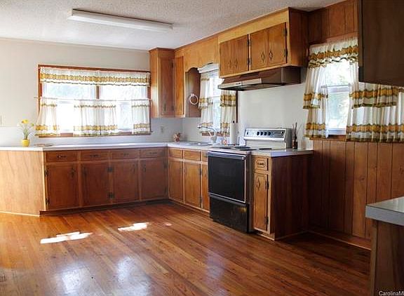 5th image of 1224 Corbin St