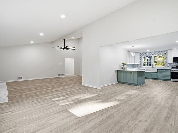 3rd image of 343 Academy Dr
