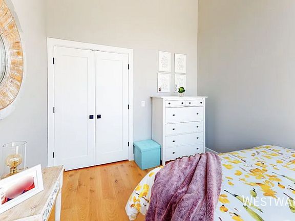 4th image of 1470 W Webster Ave #204