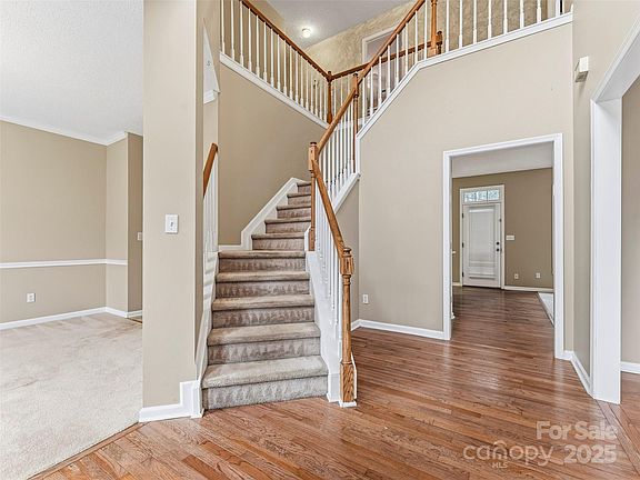 4th image of 613 Carolina Holly Way